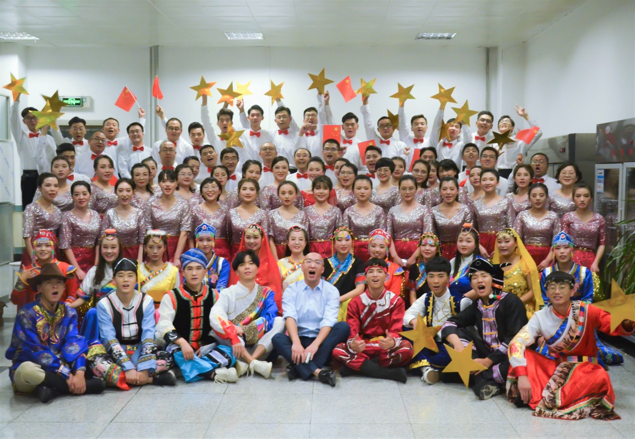 盛世中华70载 歌颂祖国展风采